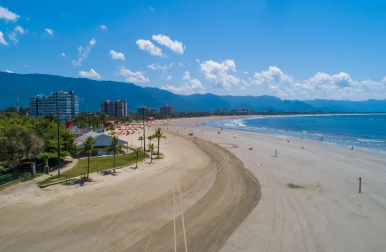 Praia da Enseada em Bertioga em sp