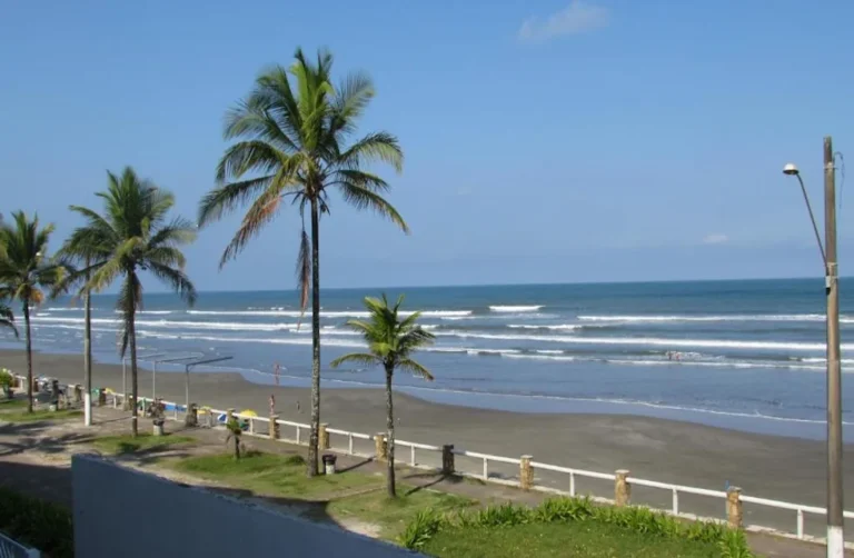 praia do satélite, em itanhaém