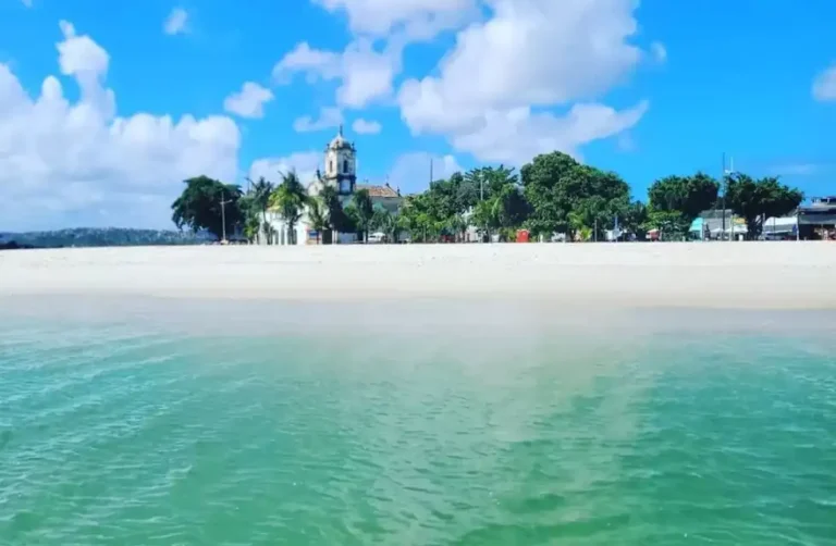 A Encantadora Praia da Ribeira em Salvador