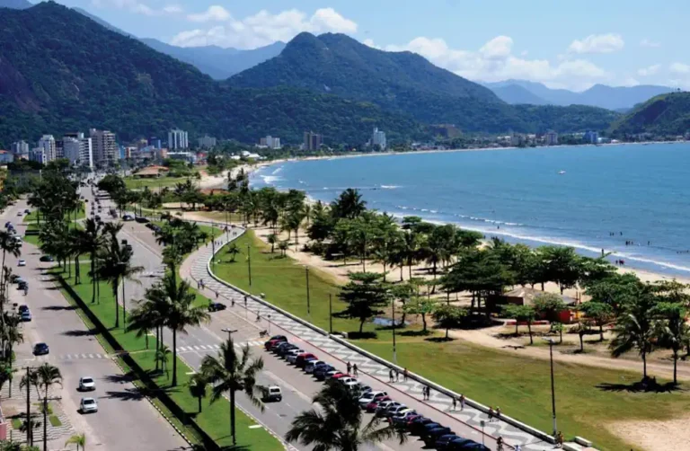 Praia das Palmeiras em Caraguatatuba