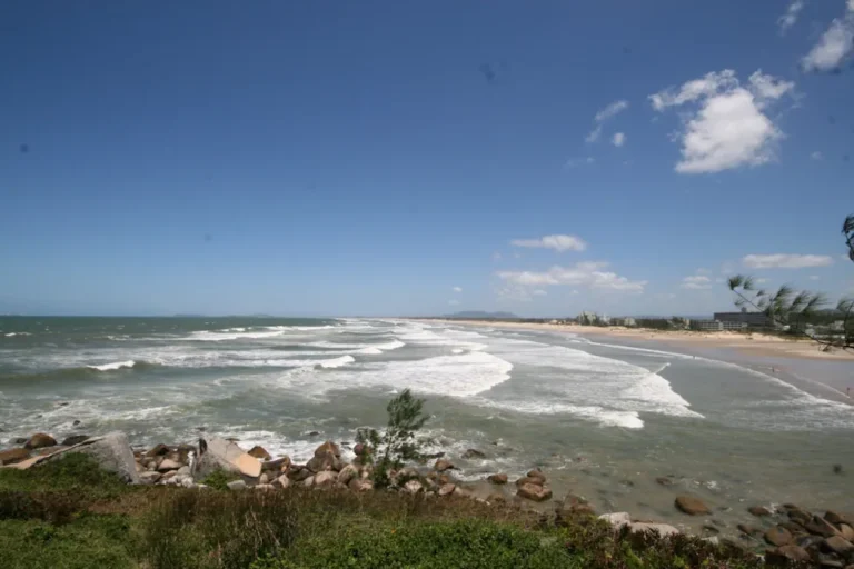 Praia de Itapirubá laguna sc