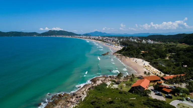 Praia de Mariscal em Bombinhas sc
