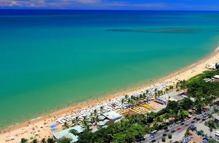 Praia de Taperapuã em Porto Seguro