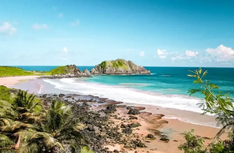 Praia do Cachorro em Fernando de Noronha