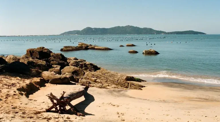 Praia do Cardoso em Bombinhas em sc