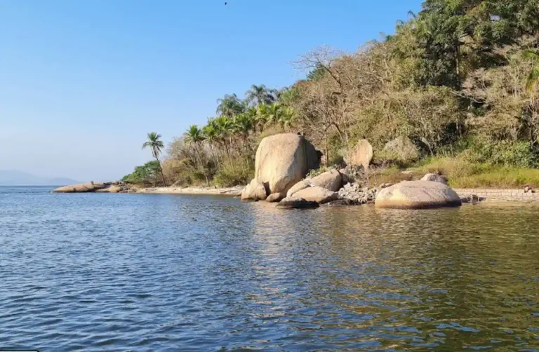 praia da batata em paqueta RJ