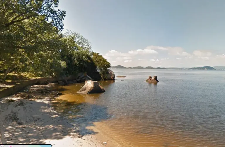 Praia do Buraco, em Paquetá,