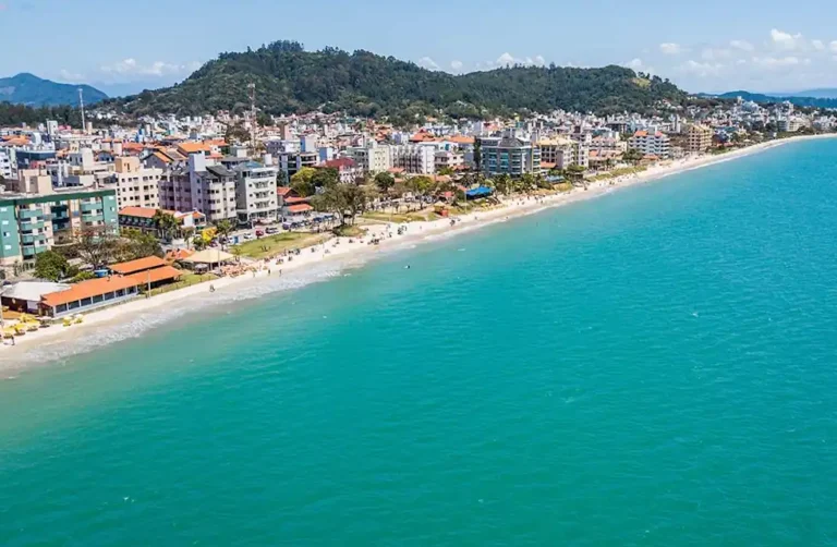 Praia de Canasvieiras em Floripa