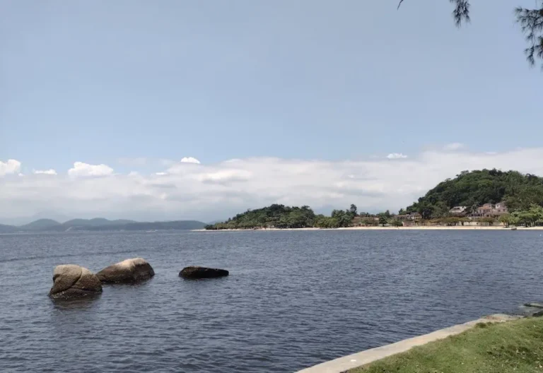 Praia do Coqueiro em Paquetá