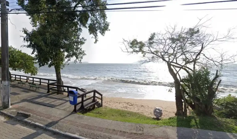Praia do Sinfrônio em Florianópolis