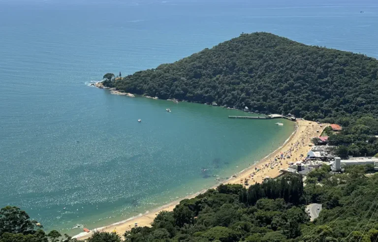 Praia das Laranjeiras Mar Calmo, Natureza